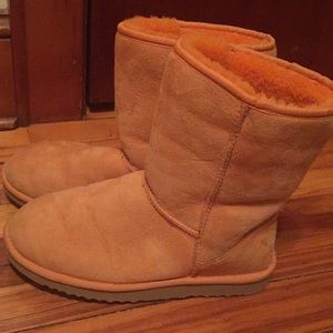 Orange UGGS women’s size 9 barely worn